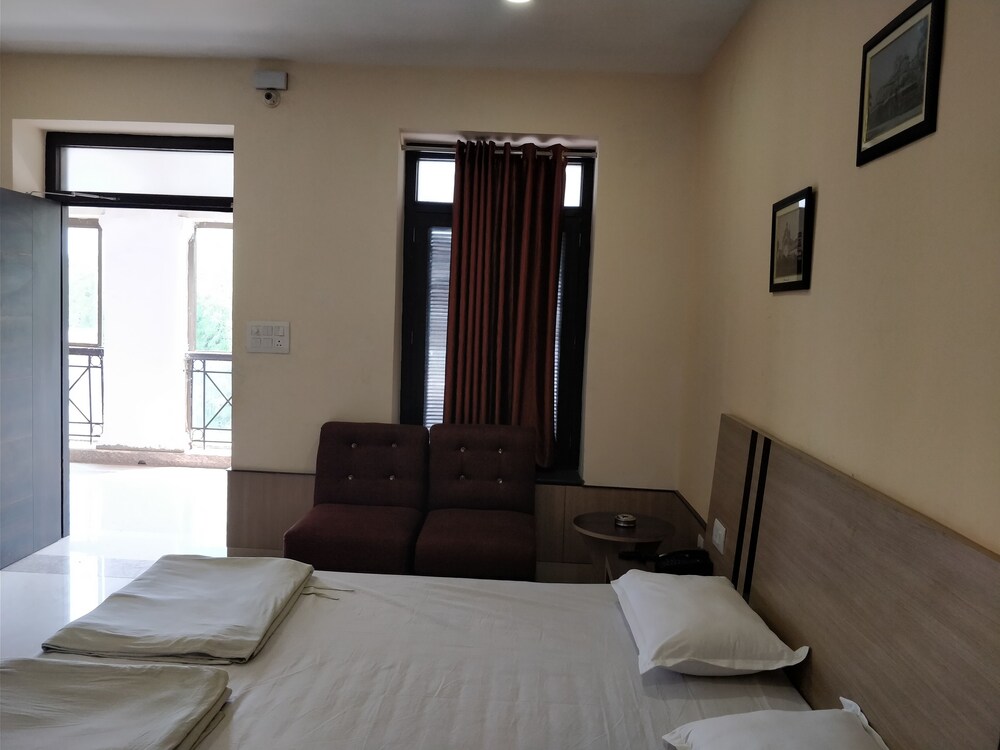 Central Hotel 19/62
