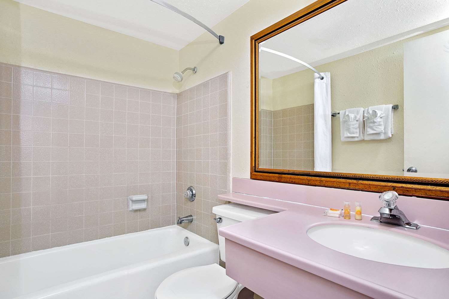 MC Pacific Inn & Suites 12/12