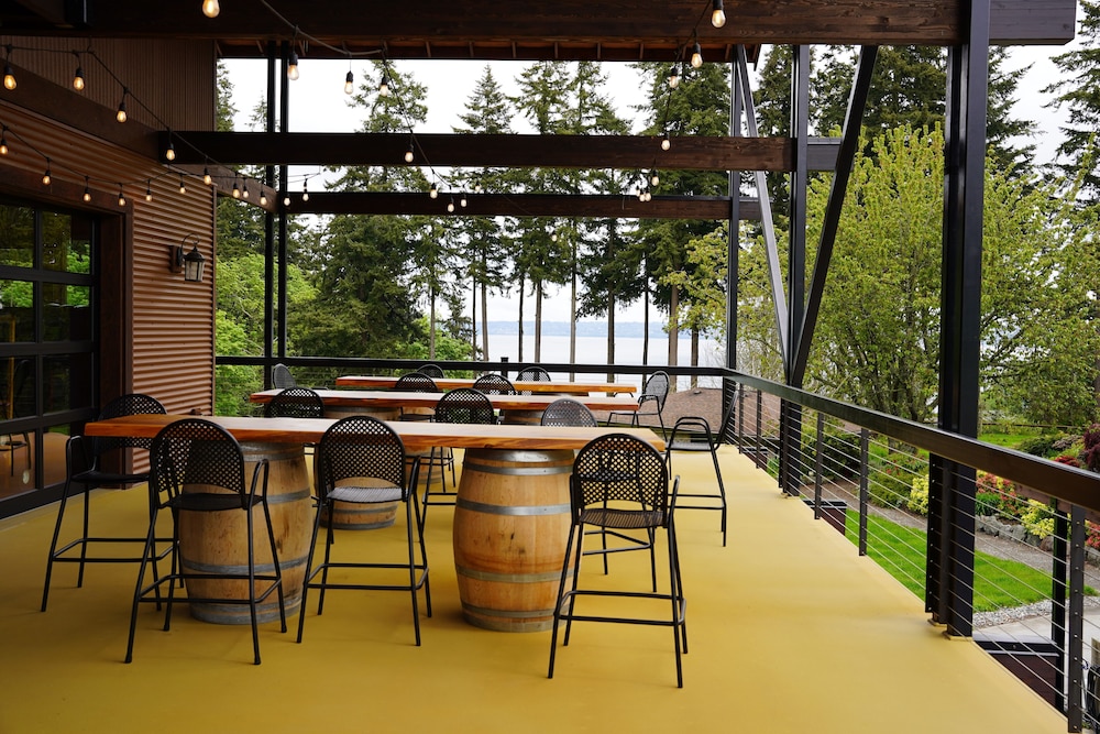 Comforts of Whidbey 22/34