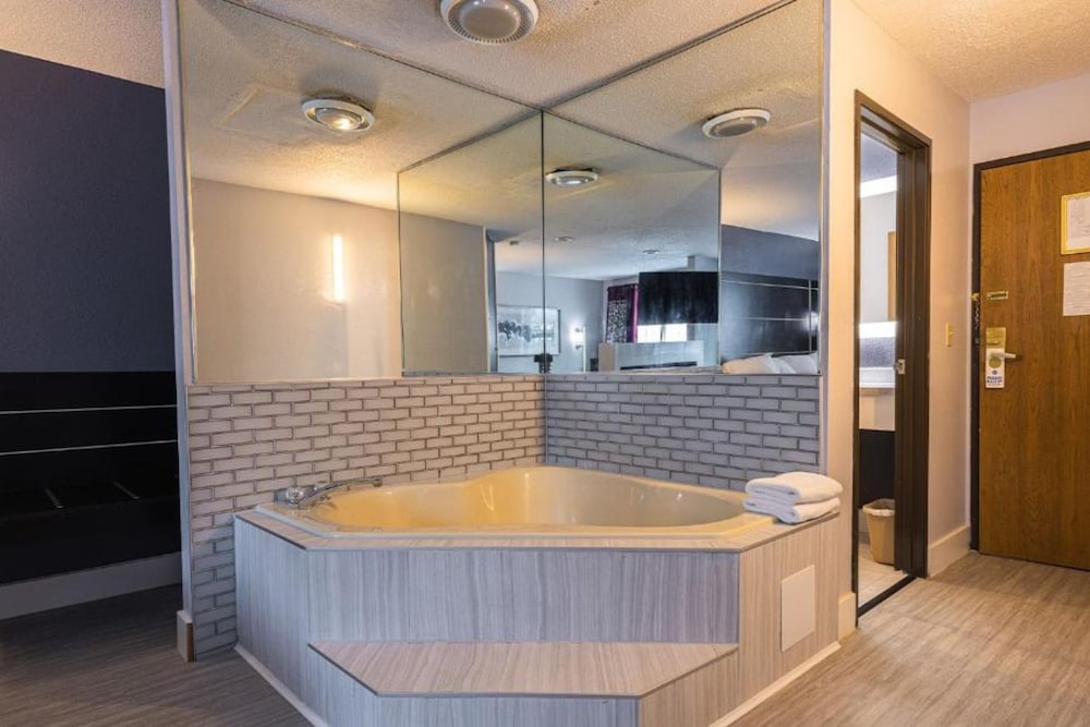 Coratel Inn & Suites by Jasper Hastings 9/50
