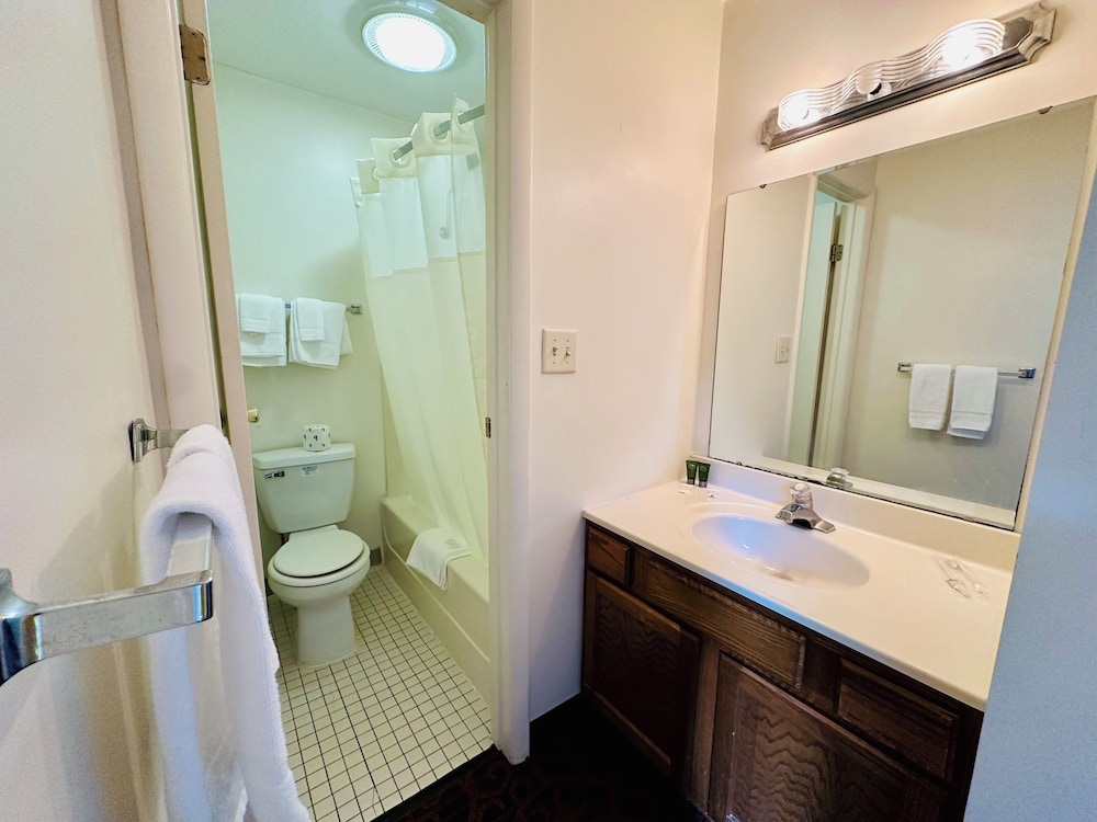 Bayshore Inn 37/40
