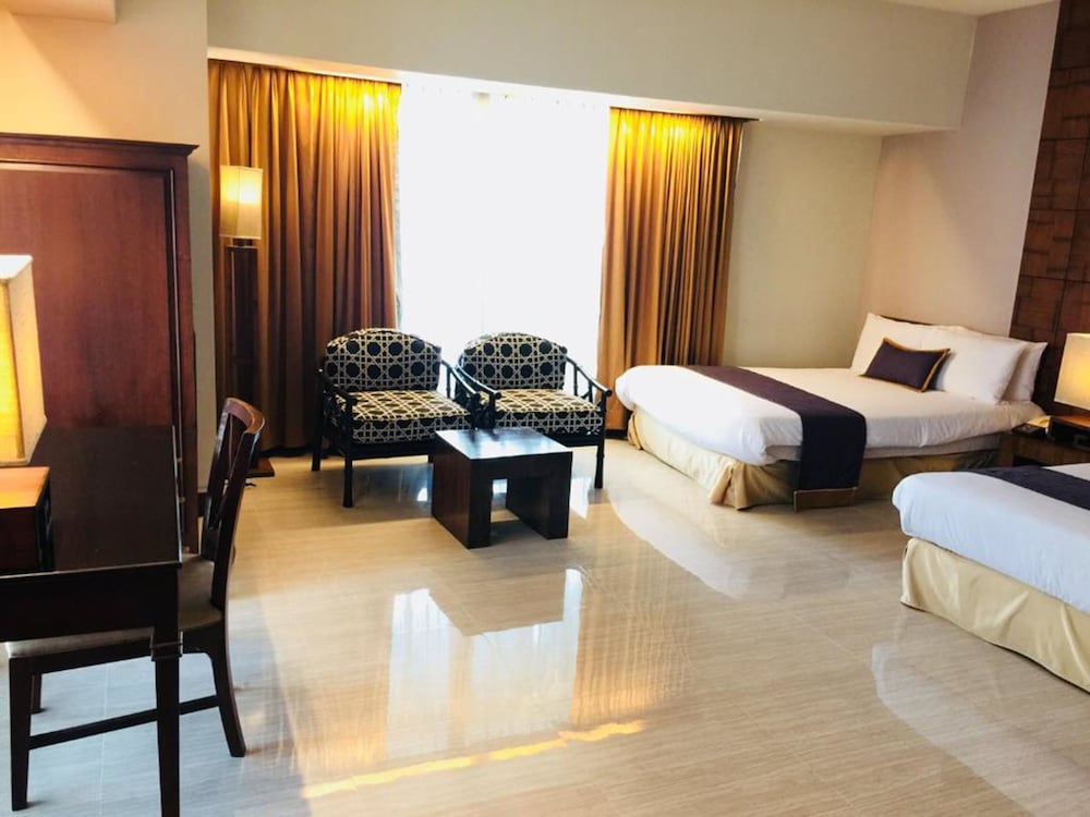 Indra Regent Hotel 63/82