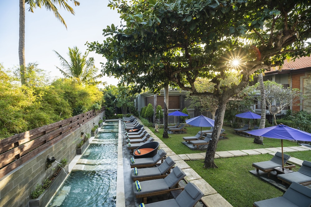 Bali Dynasty Resort 62/64