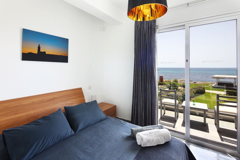 Paradise Cove Luxurious Beach Villas 9/50
