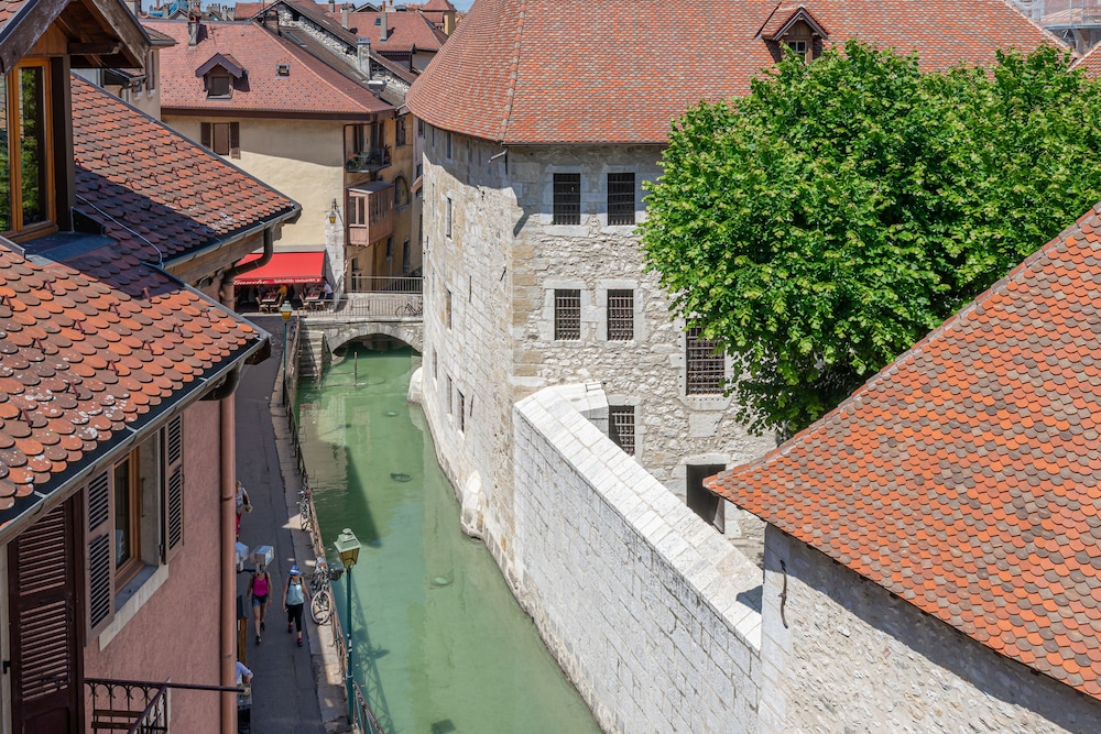 Hotel Du Palais de L Isle Annecy 67/77