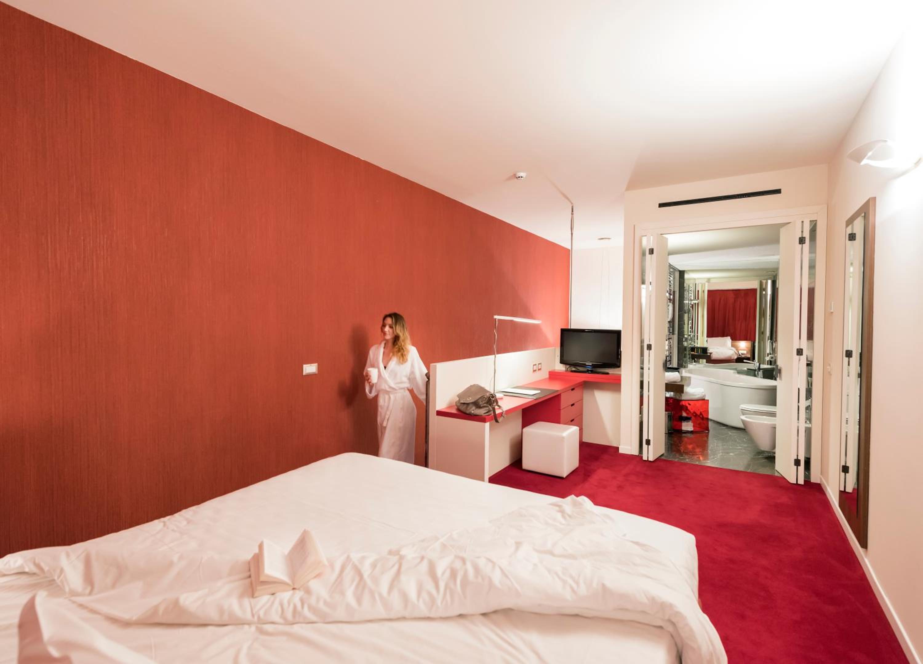Junior Suite, King Bed, Queen Bed, Sofa