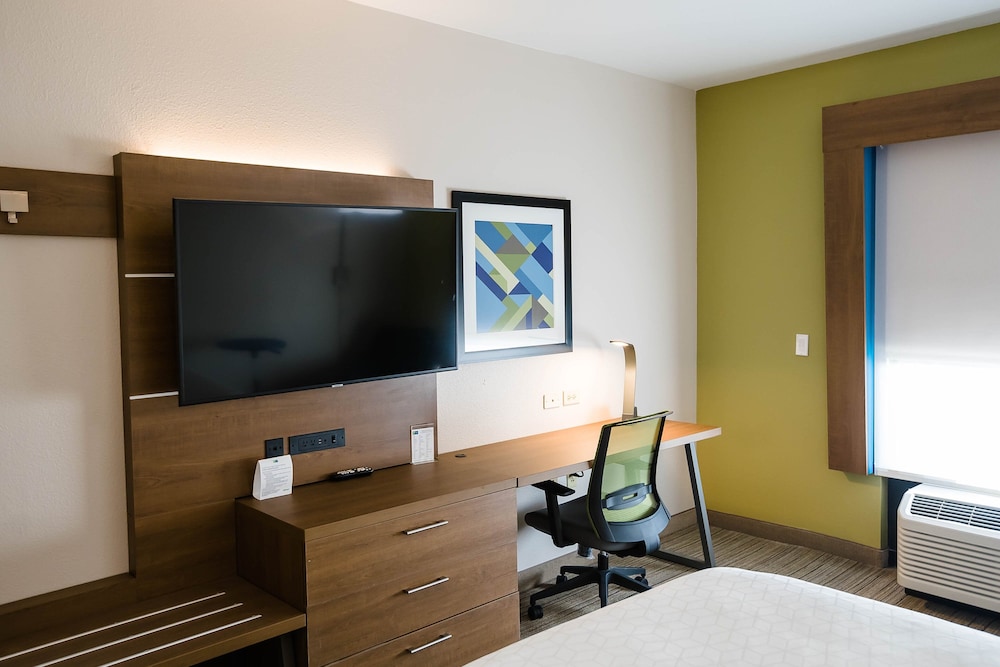 Holiday Inn Express Hoteland Suites Knoxville Farragut 43/63