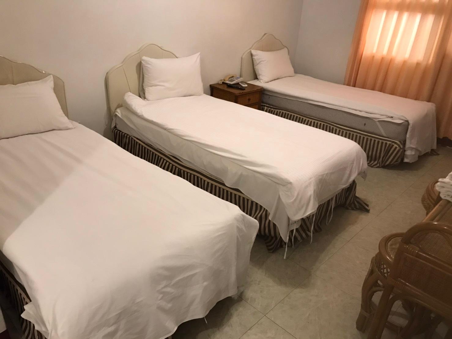 Room, 3 Beds