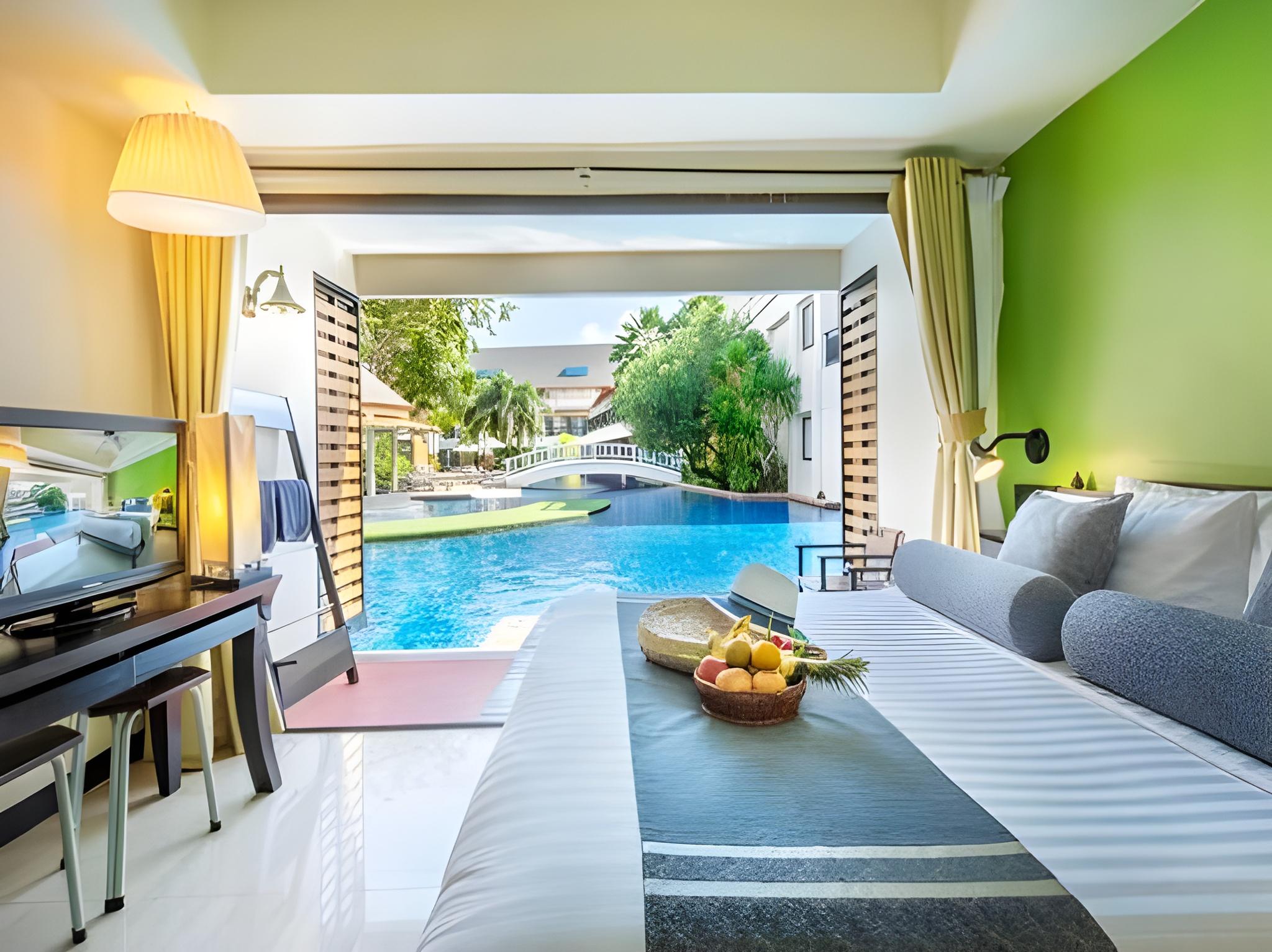 Gold, Suite, Double Bed, Pool Access