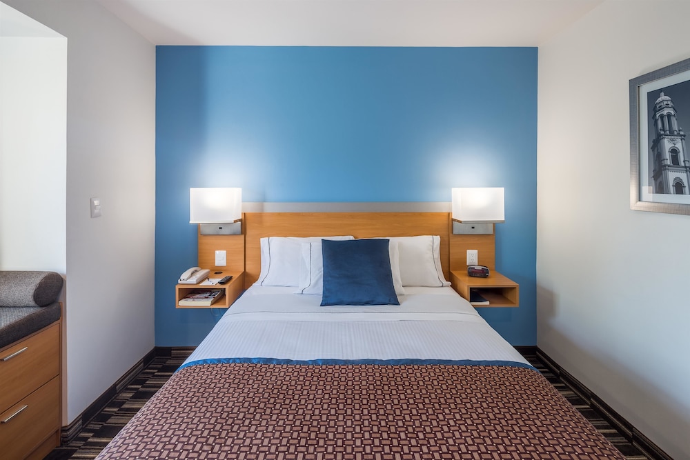 Microtel Inn & Suites by Wyndham Culiacan 17/56