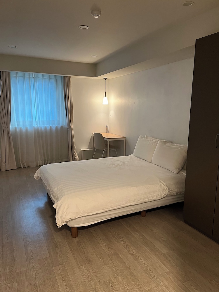 DELUXE, DOUBLE BED