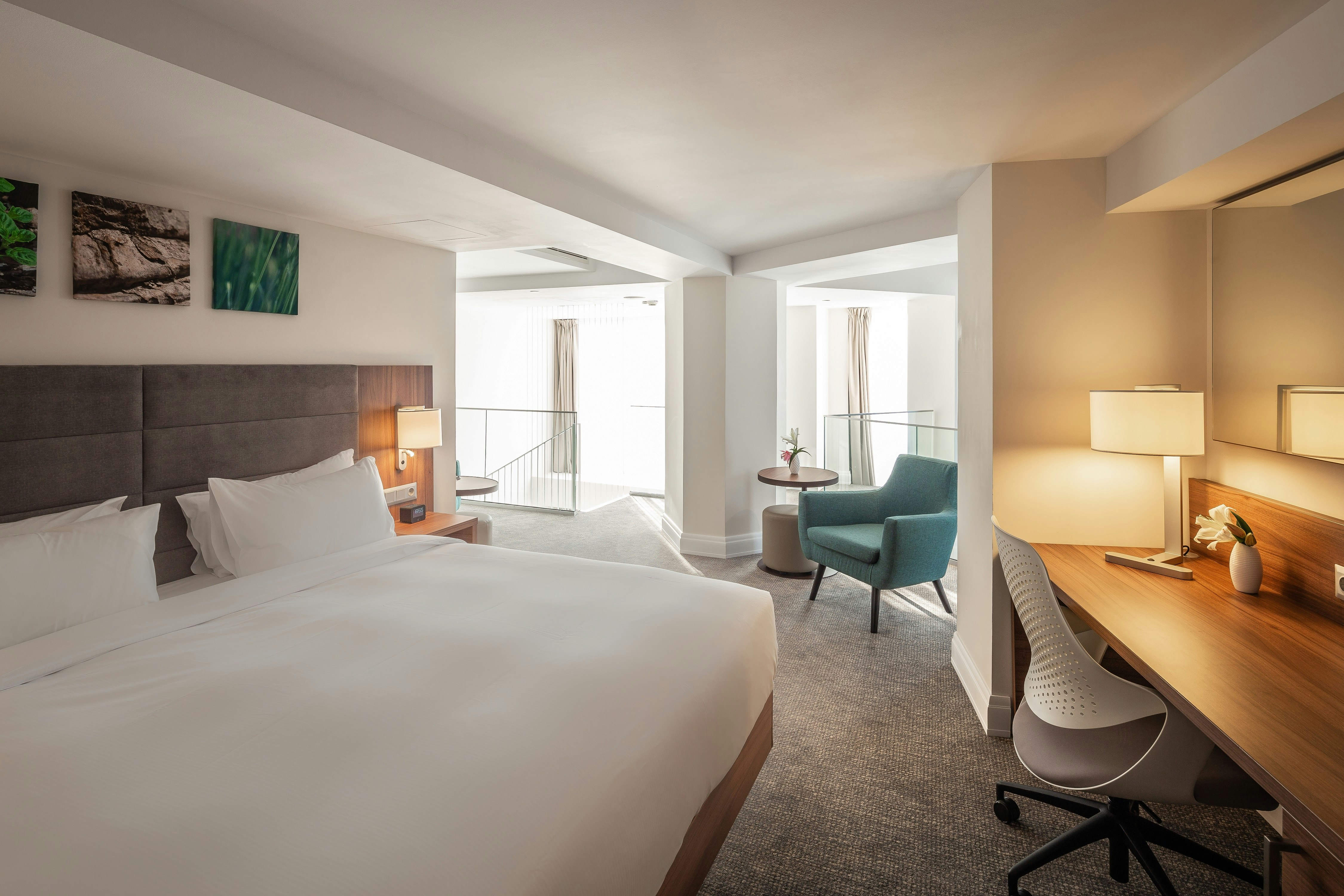 1 BEDROOM, SUITE, KING BED