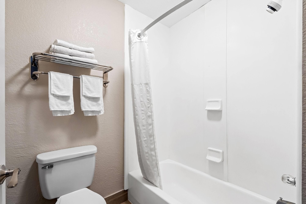 Days Inn By Wyndham Bainbridge 37/39