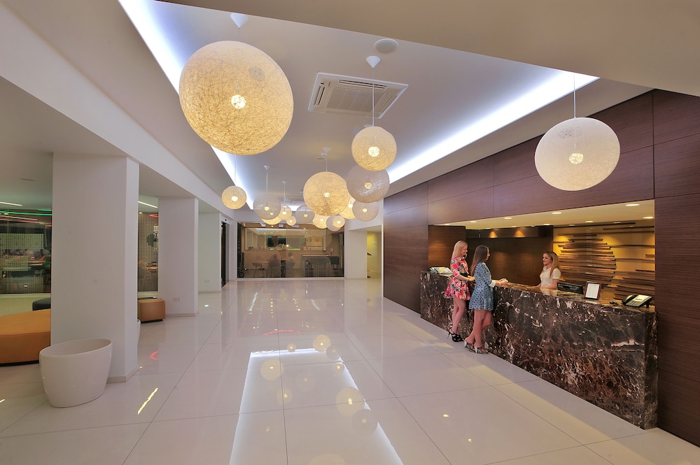 Nelia Beach Hotel & Spa 8/67
