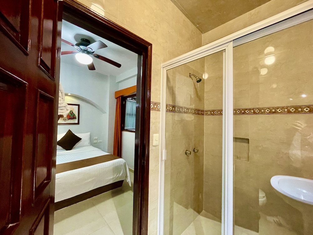 Hotel Puebla Plaza 46/50