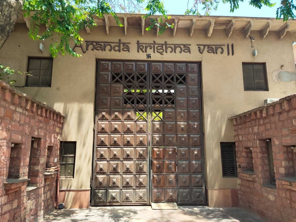 Ananda Krishna Van 2/30