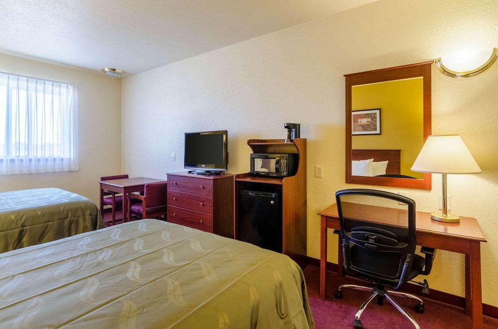 Holiday Inn Express Wichita North - Park City 10/38