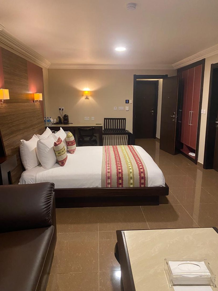 Home Suites Hotel 7/80