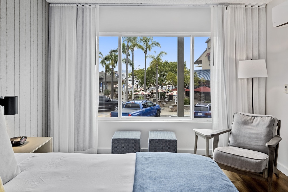 Sea Harbor Hotel 21/30