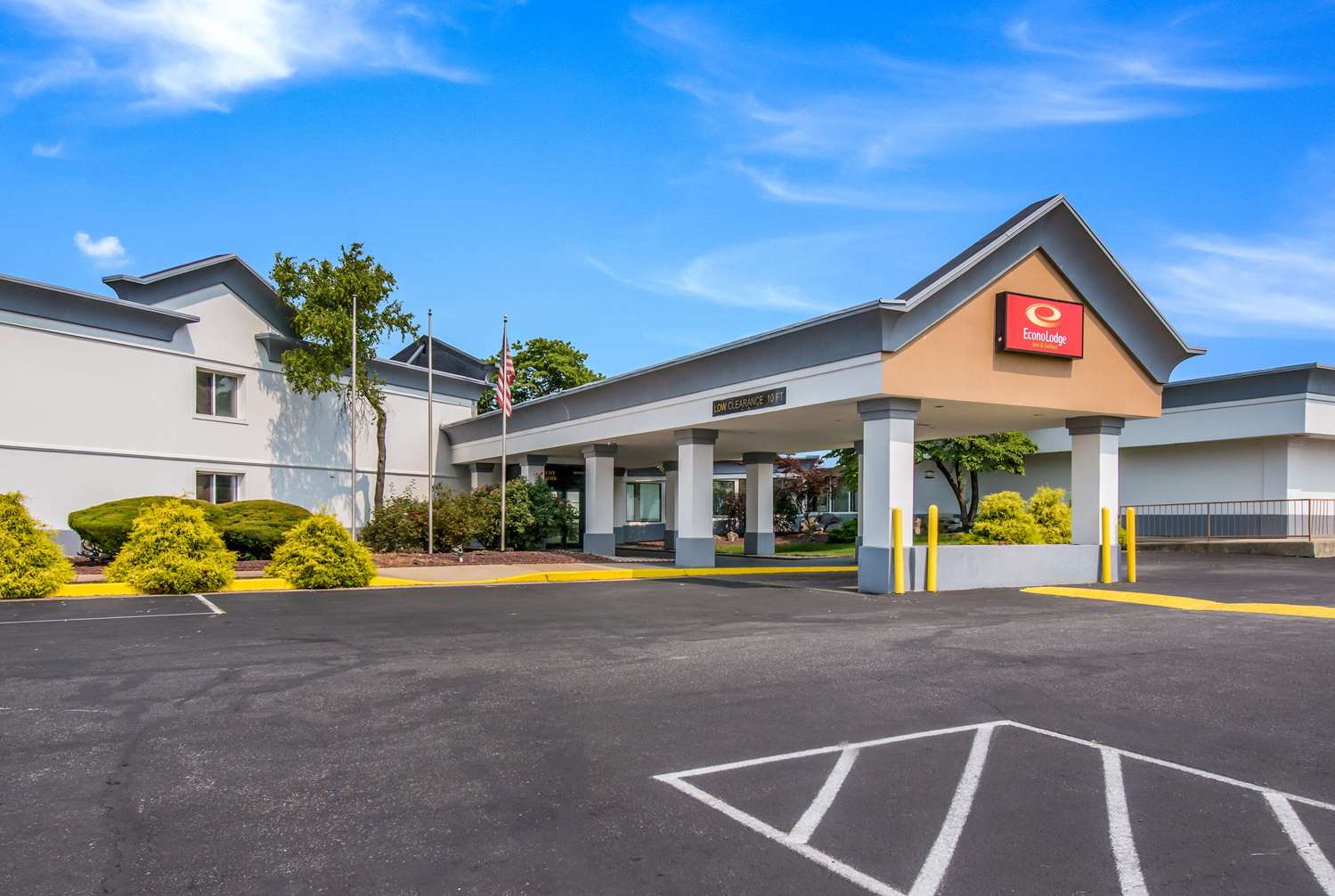 Econo Lodge Inn & Suites Chambersburg Central 24/27