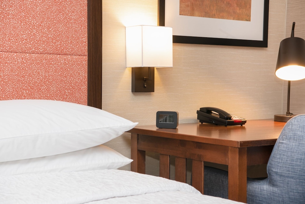 Hampton Inn and Suites Rochester/Victor 14/60