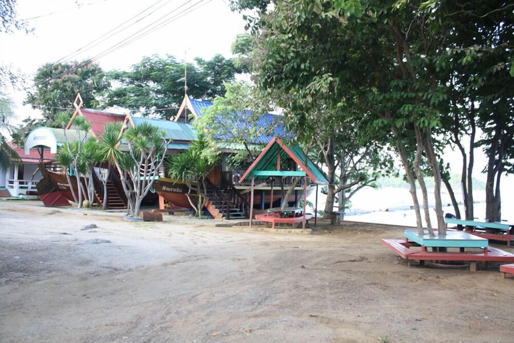 Rimtalay Resort Koh-Sichang 60/70