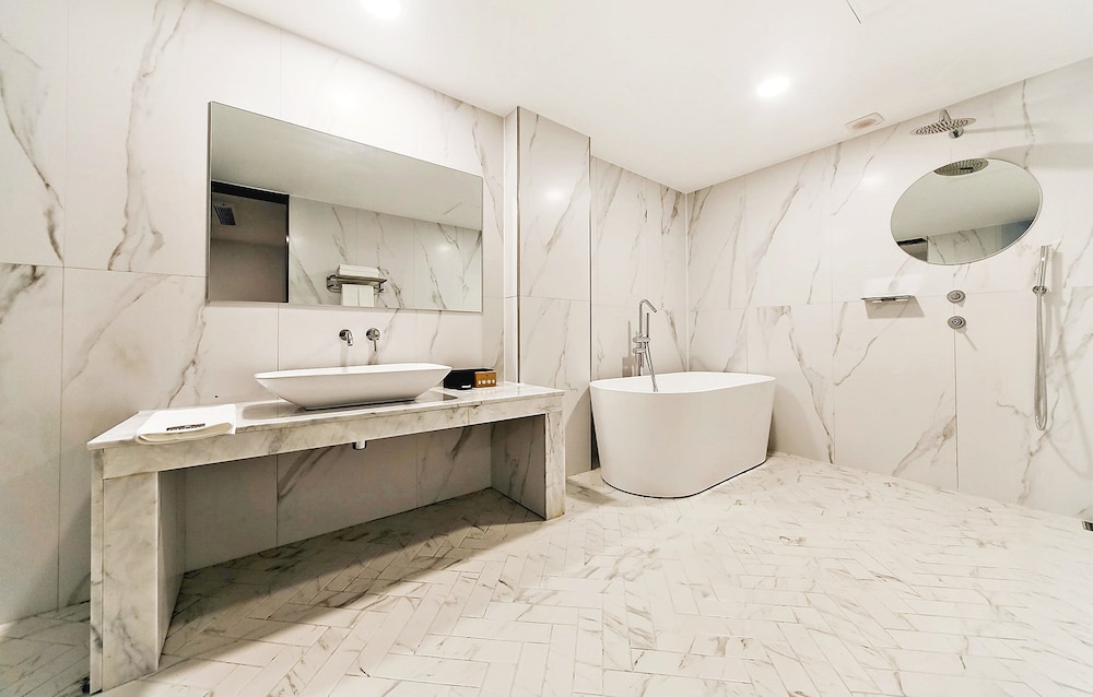 Noblestay Hotel 47/50