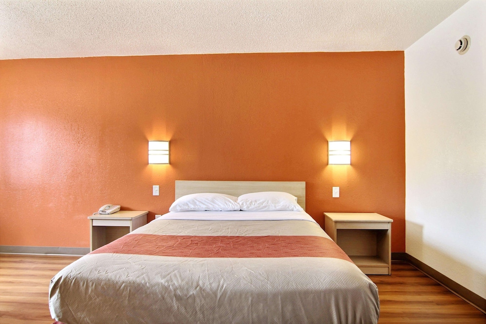 Motel6 Middleburg Heights, OH - Cleveland 24/49