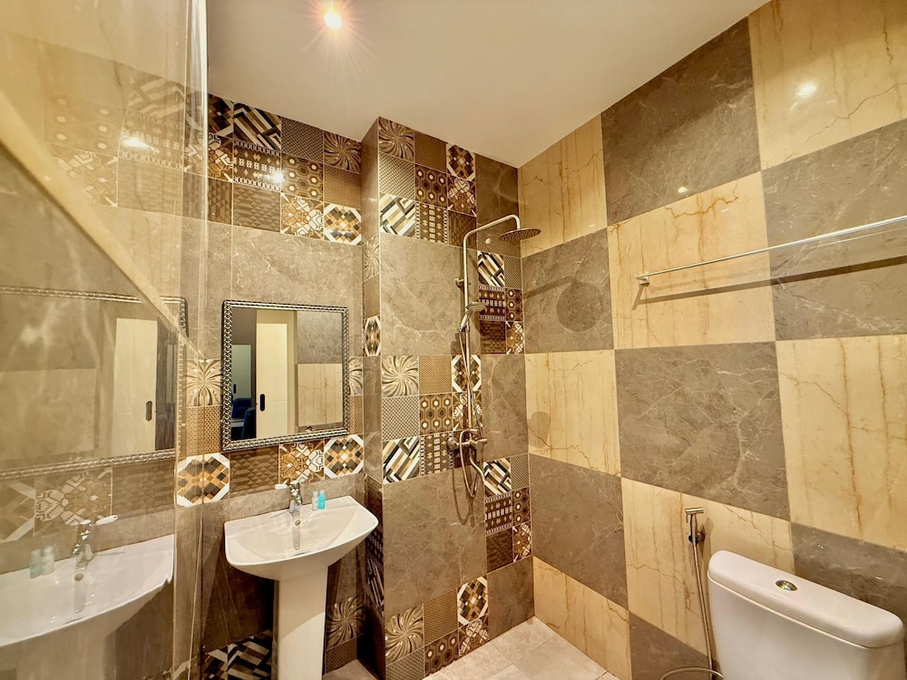 Stirling Suites 44/48