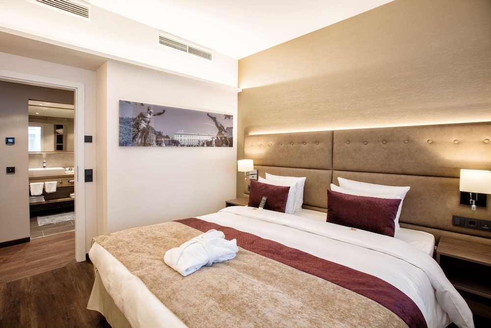 2 BEDROOMS, GRAND, SUITE, CLUB LOUNGE ACCESS