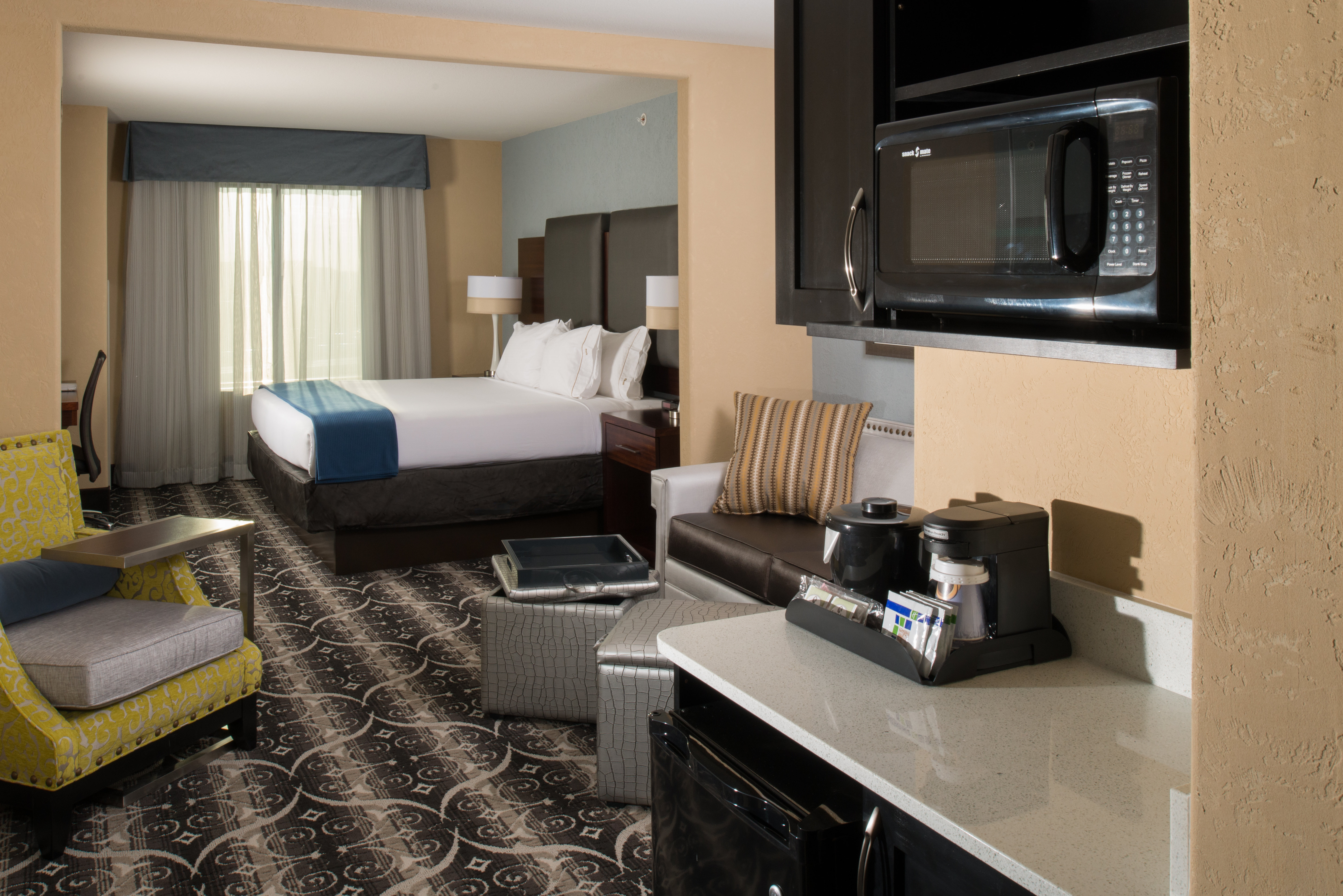 Holiday Inn Express Hotel Suites Kansas City Airport 72/72