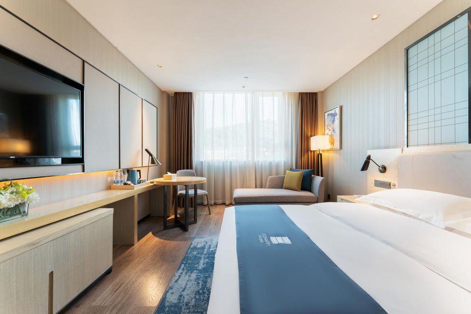 Deluxe, Queen Bed