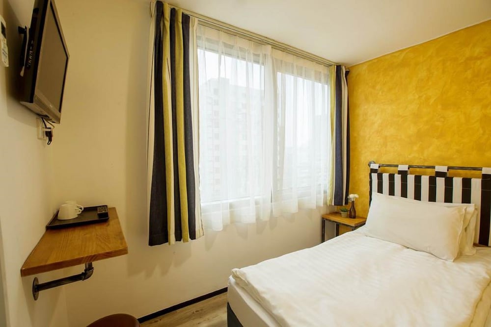 Yesinn Hostel @Yau ma tei 12/50