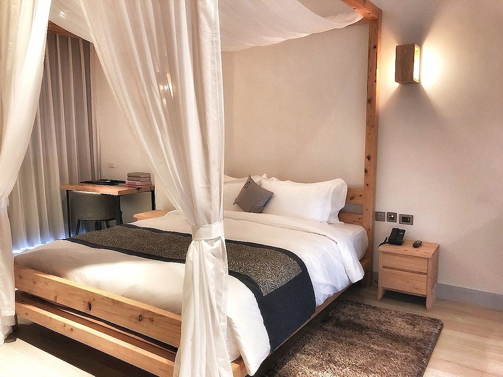 STANDARD, KING BED