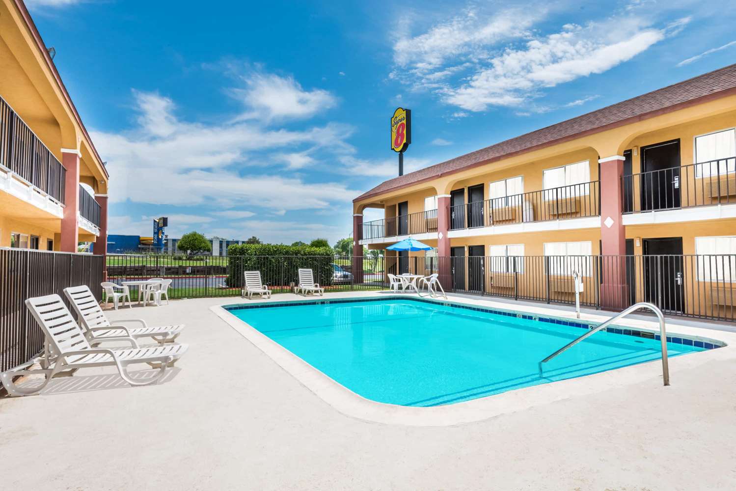 Super 8 by Wyndham Midwest City OK 2/33