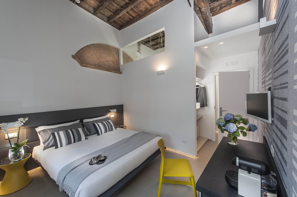 DELUXE, DOUBLE BED, CITY VIEW