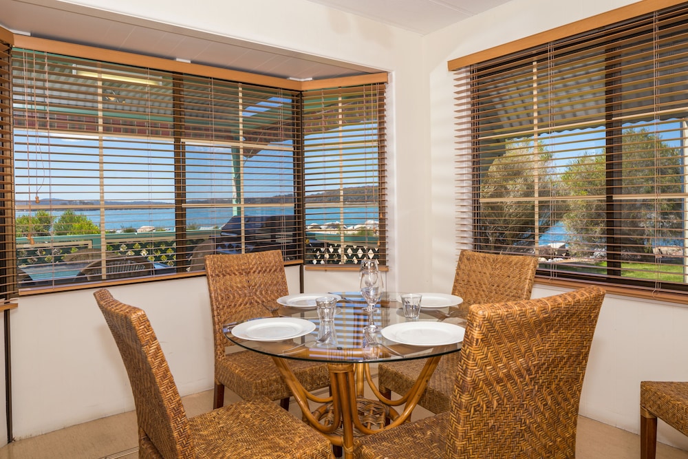 Coachhouse Marina Resort 32/50