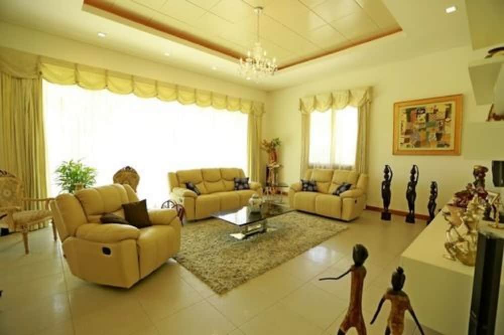 The Sanctuary Boutique Bungalow Kandy 8/16