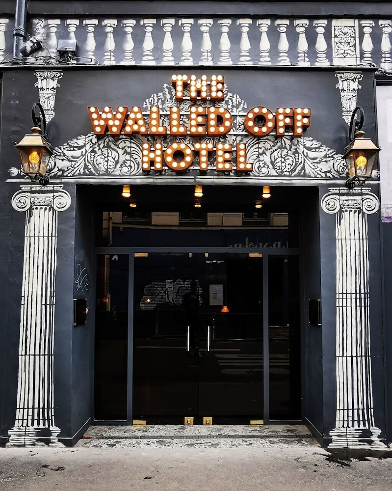 The Walled off Hotel Paris 2/50