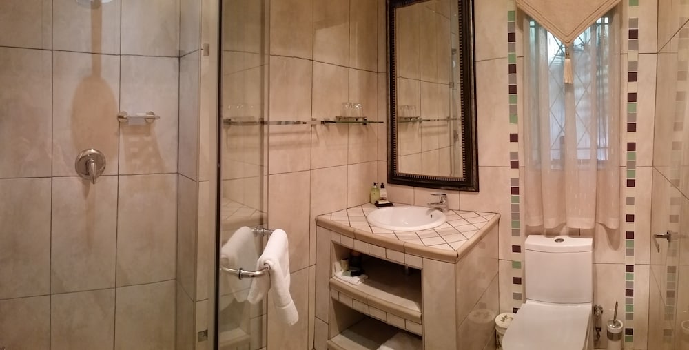 Royal Ridge Guest House and Apartments 25/70