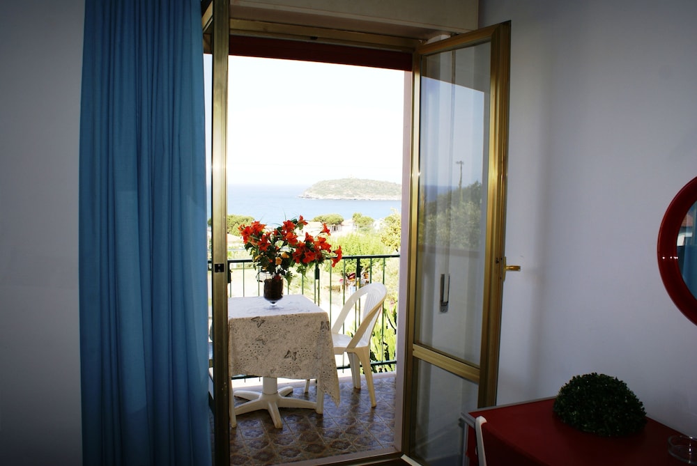 CRISTINA HOTEL 18/50