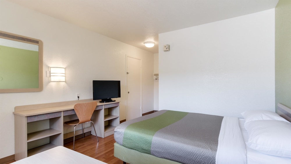 Motel6 Austin, TX - Airport - South 36/58