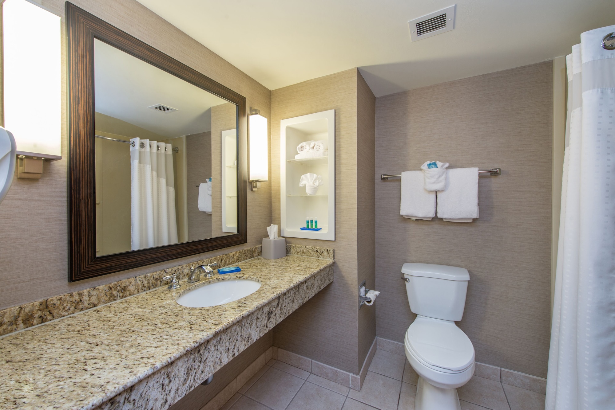 جناح بسرير كينج بغرفة نوم واحدة، Holiday Inn Express Hotel And Suites Auburn 4/5