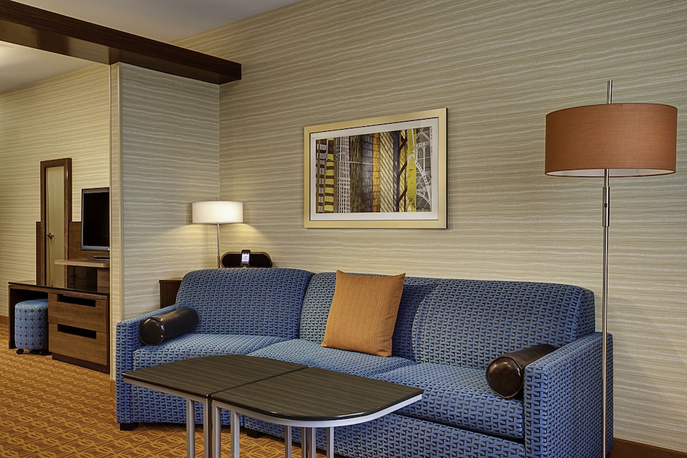 Fairfield Inn & Suites By Marriott Phoenix Tempe/Airport 33/51