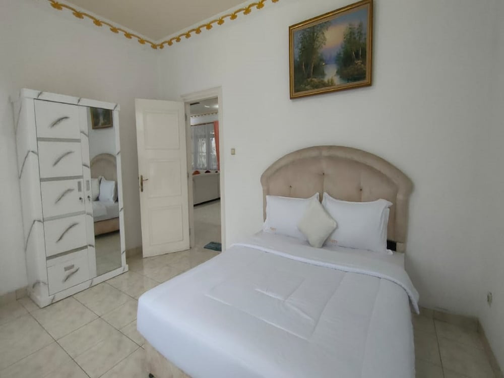 Villa Kota Bunga Anyelir 11/51
