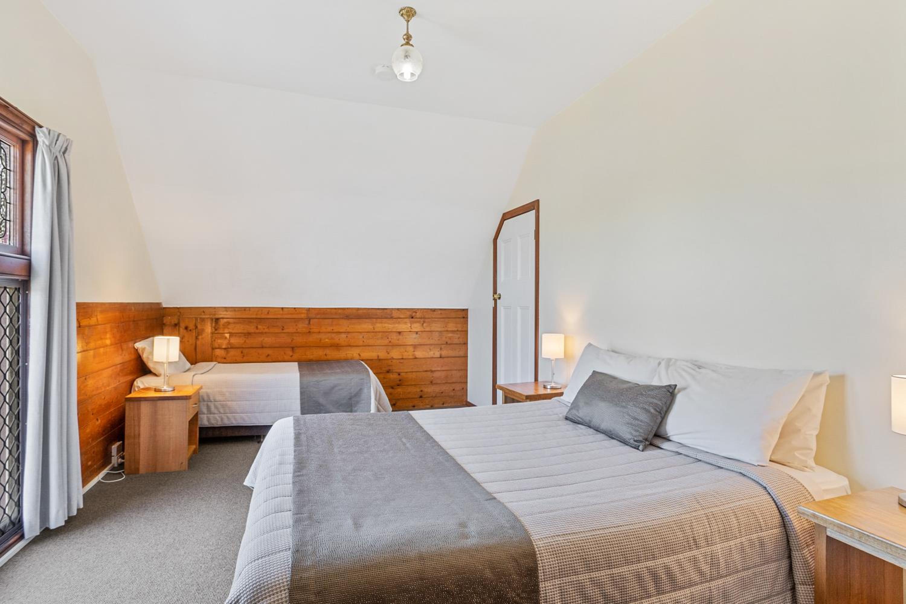 3 Bedrooms, House