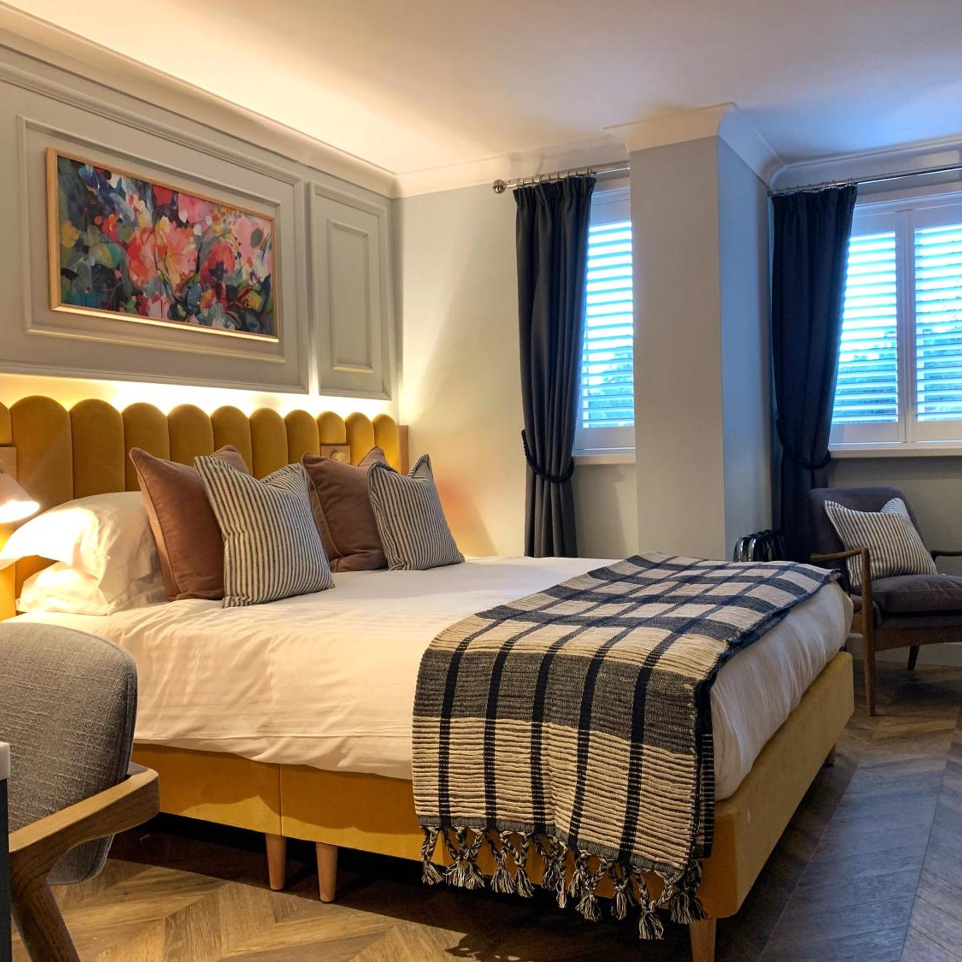 ROOM, DOUBLE BED
