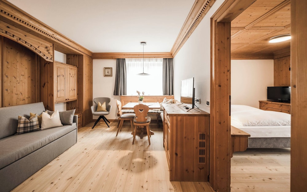 Hotel Ladinia 18/50
