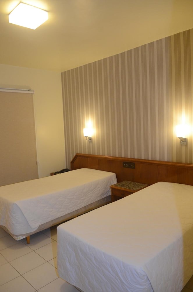 River Hotel 15/50