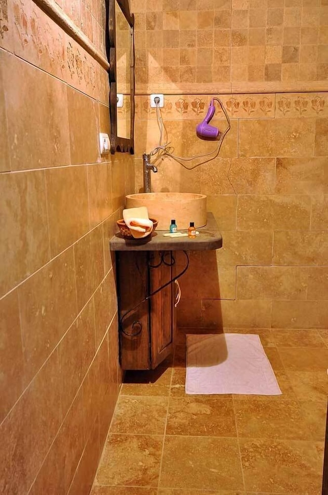 AKMAN BUTIK OTEL 12/32